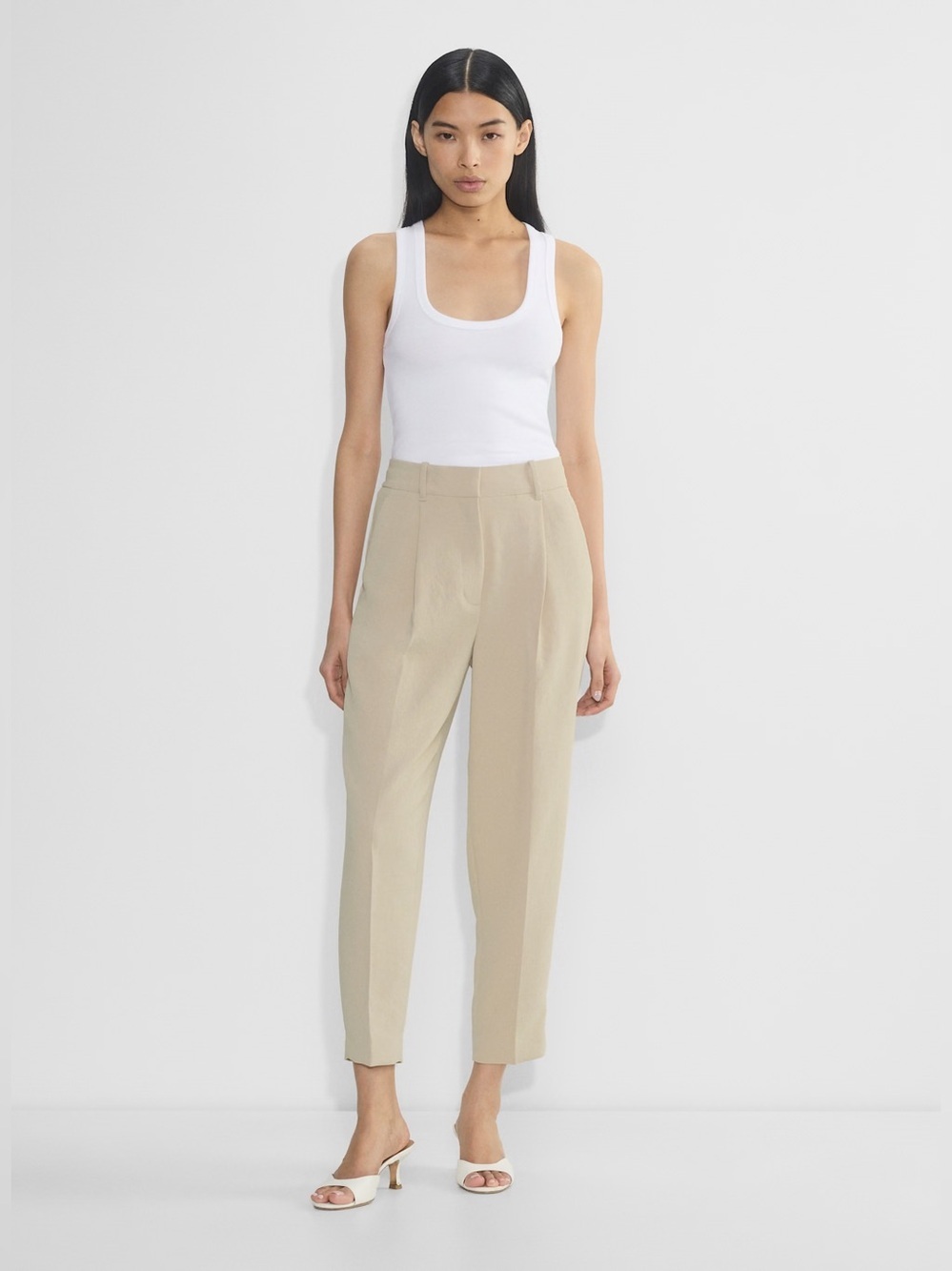 NWT Aritzia Wilfred clover carrot pant size 10 light beige cream tone